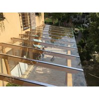 Zahradní pergola přístřešek se skleněnou střechou
